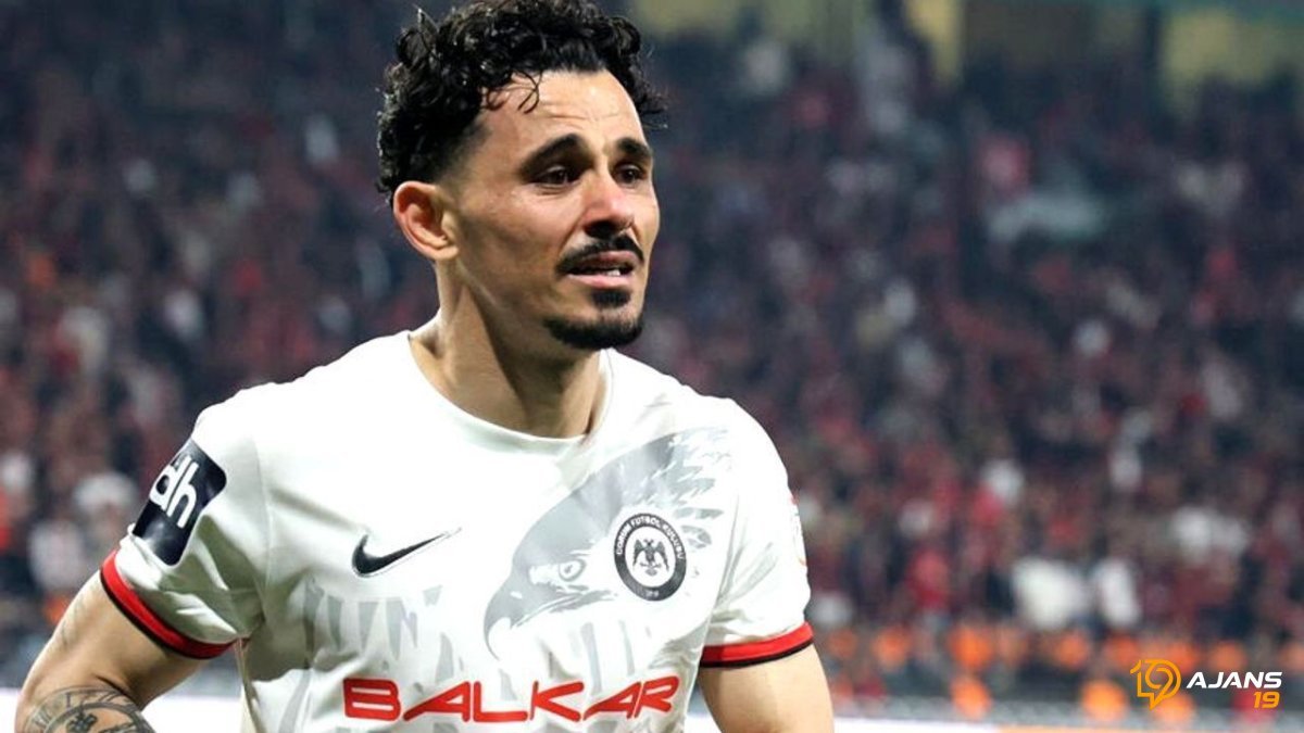Sürpriz Ayrılık Kapıda: Yıldız Futbolcuyla Yollar Neden ve Nasıl Ayrılıyor? Tüm Detaylar Ortaya Çıktı!