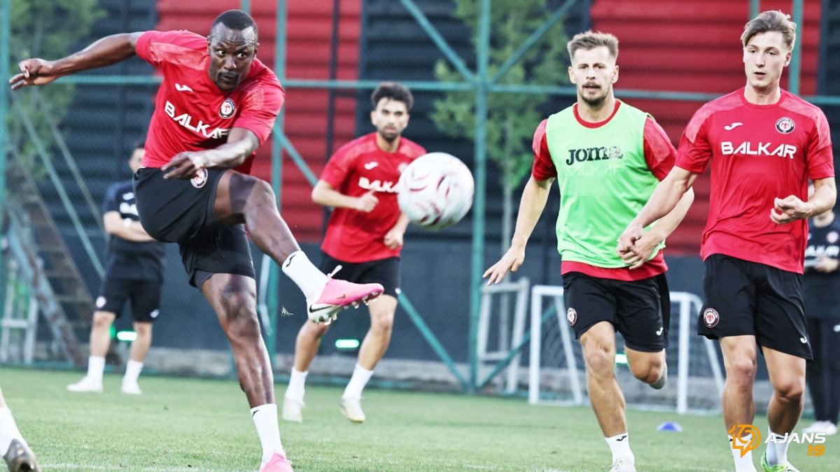 Beşiktaş Maçına Kilitlendiler: Arca Çorum FK'dan Nefes Kesen Taktik Yükleniş!