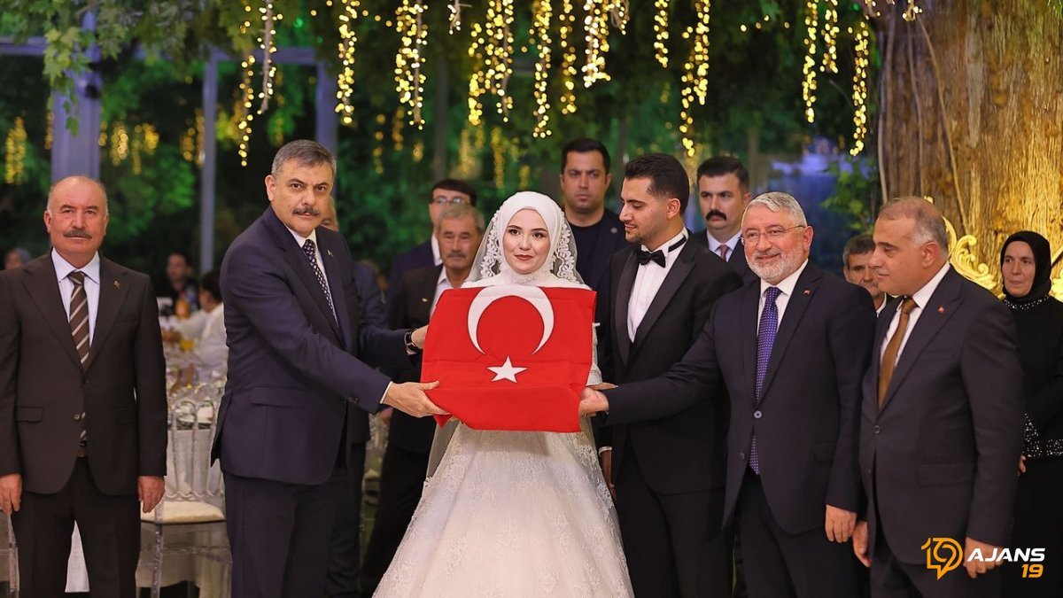 Ünlü Çiftçi'den Çarpıcı Açıklama: 'Her Çift Mutlaka 3 Çocuk Yapmalı!'