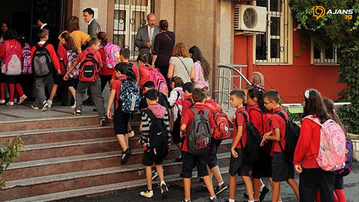 Dikkat! Yusuf Tekin'den Cuma Günü İçin Okulları Kapsayan Kritik Karar: LGS Sınavı Ertelendi Mi? Detaylar Şaşırtıcı!