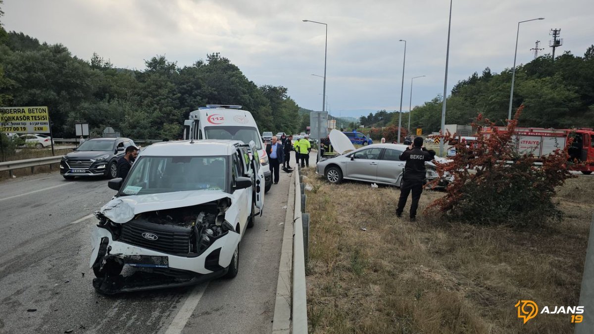 Çorum'da Can Pazarı: Kavşakta Facia Gibi Kaza, 3 Can Destek Hattında!
