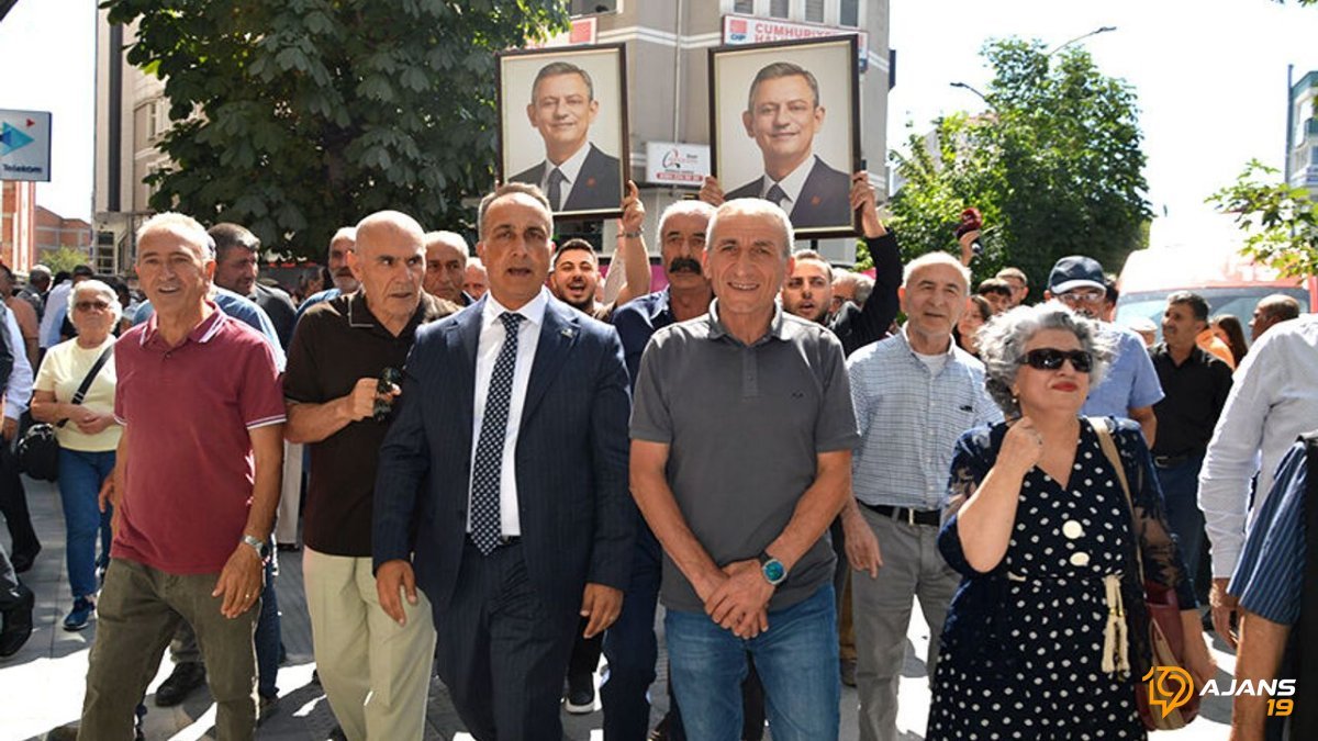 CHP'de Kemal Kılıçdaroğlu Krizi Büyüyor: İstifa Dalgaları İl Binası Önünde Patlak Verdi!