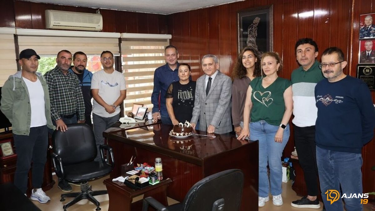 56 Yıllık Meslek Hayatı: Sözün Gücü ve Umut Işığı Mehmet Yolyapar'ı Kim Anlatıyor?