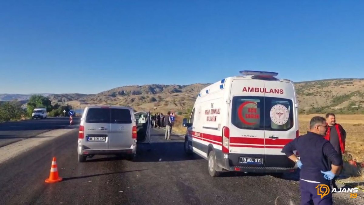 Traktör ve Hafif Ticari Araç Kıyasıya Çarpıştı: O Kavşakta Kan Aktı, 1 Can Yitip Gitti!