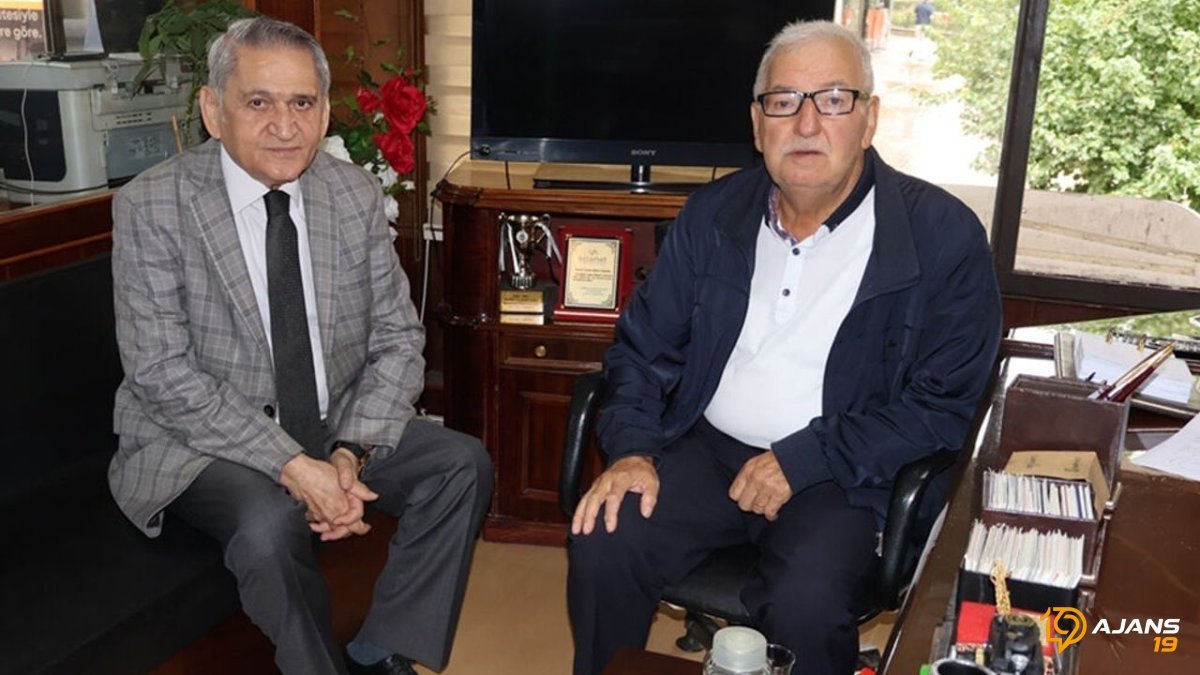 Çorum Pazarı'nın Tanınmış İsmi İsmail Fakı'dan Gazetemize Vefa Dolu Ziyaret: Yayın Hayatımızın 42. Yılı Kutlandı!