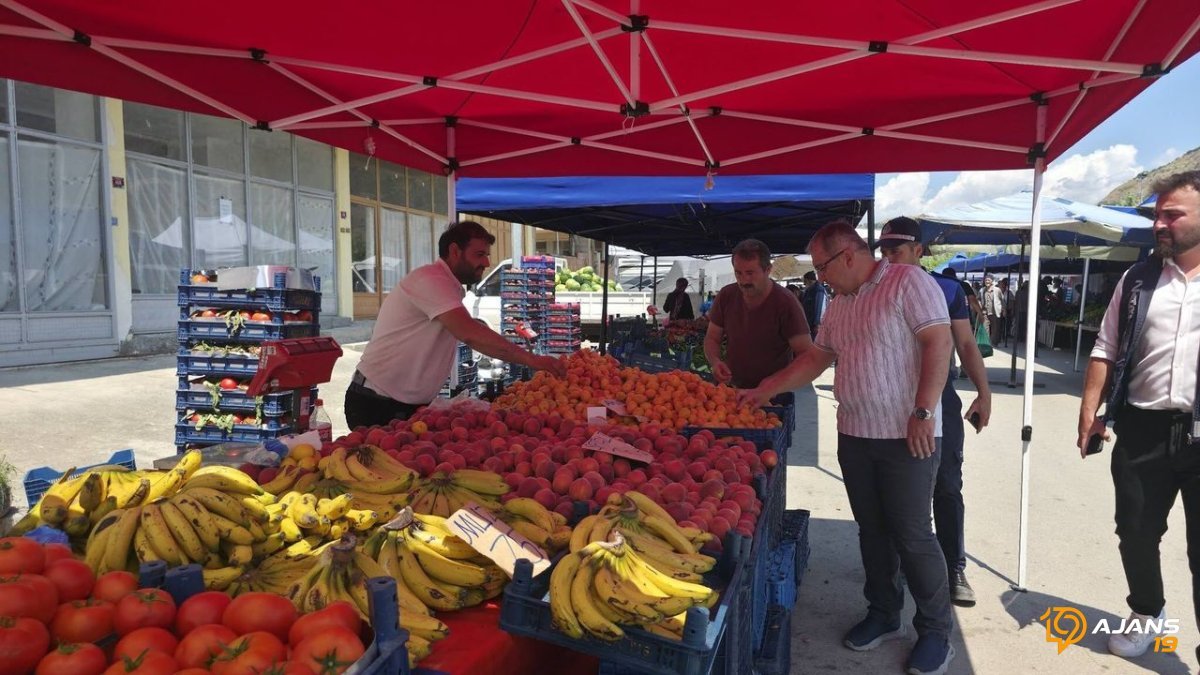 Başkan Ünlü'den Pazar Ziyareti: Esnaf ve Vatandaşla 'Bizzat' Buluştu, Gözlemlerini Paylaştı!