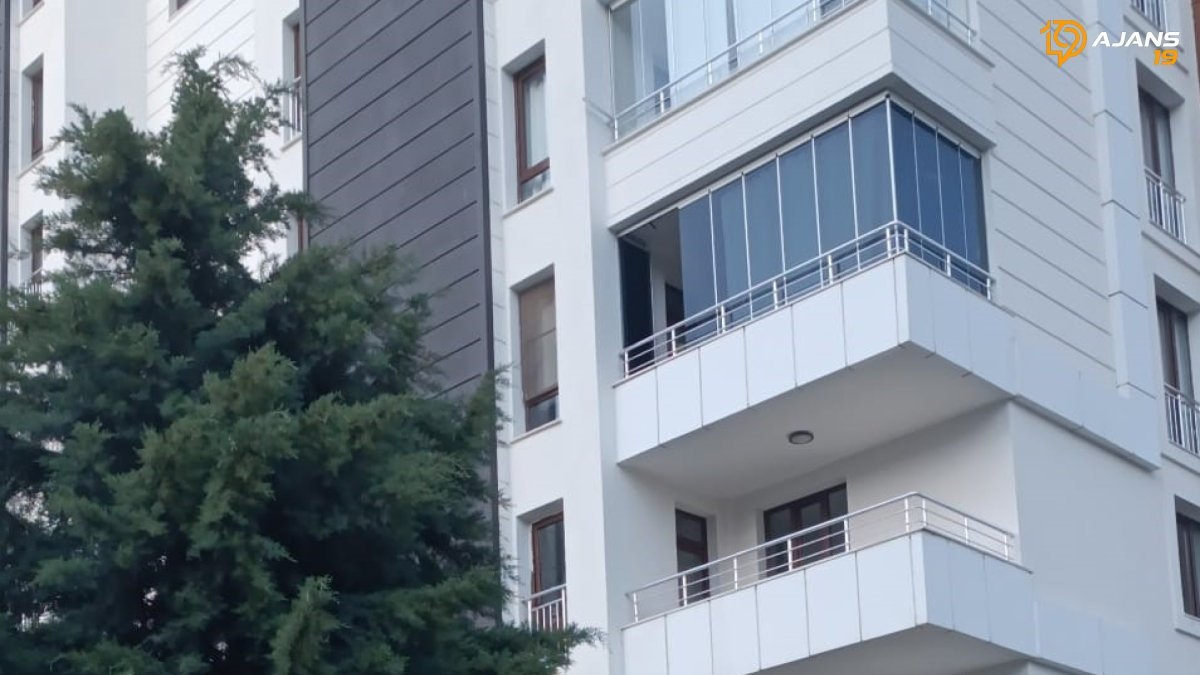 Balkondan Düşen 15 Yaşındaki Gençten Acı Haber: Hayatını Kaybetti!