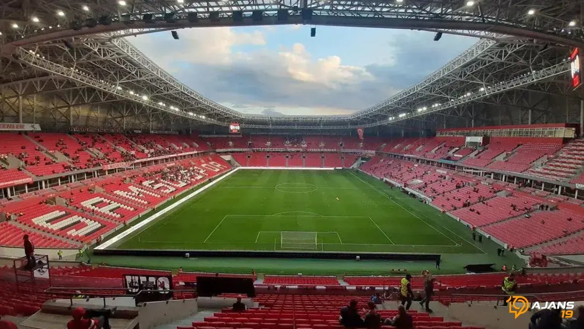 Samsun'da Stat Bomboş Kalmasın Diye Yapılanlar Yetersiz Kaldı: Taraftar İlgi Görmedi!