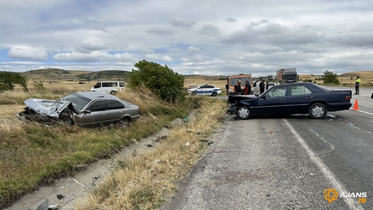 Alaca'da Kan Donduran Kaza: 5 Yaralı, Yollar Savaş Alanına Döndü!