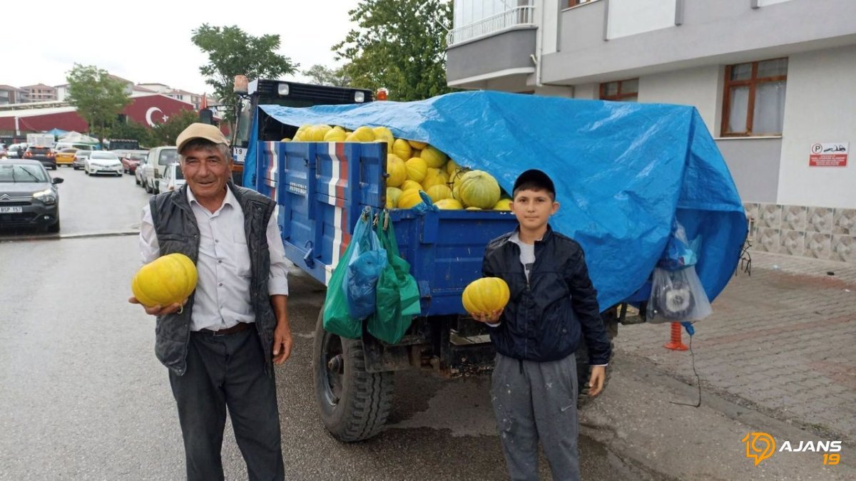 Binbir Gece Masallarını Aratmayan Lezzet: Çorum Kavunu Tezgahlarda!