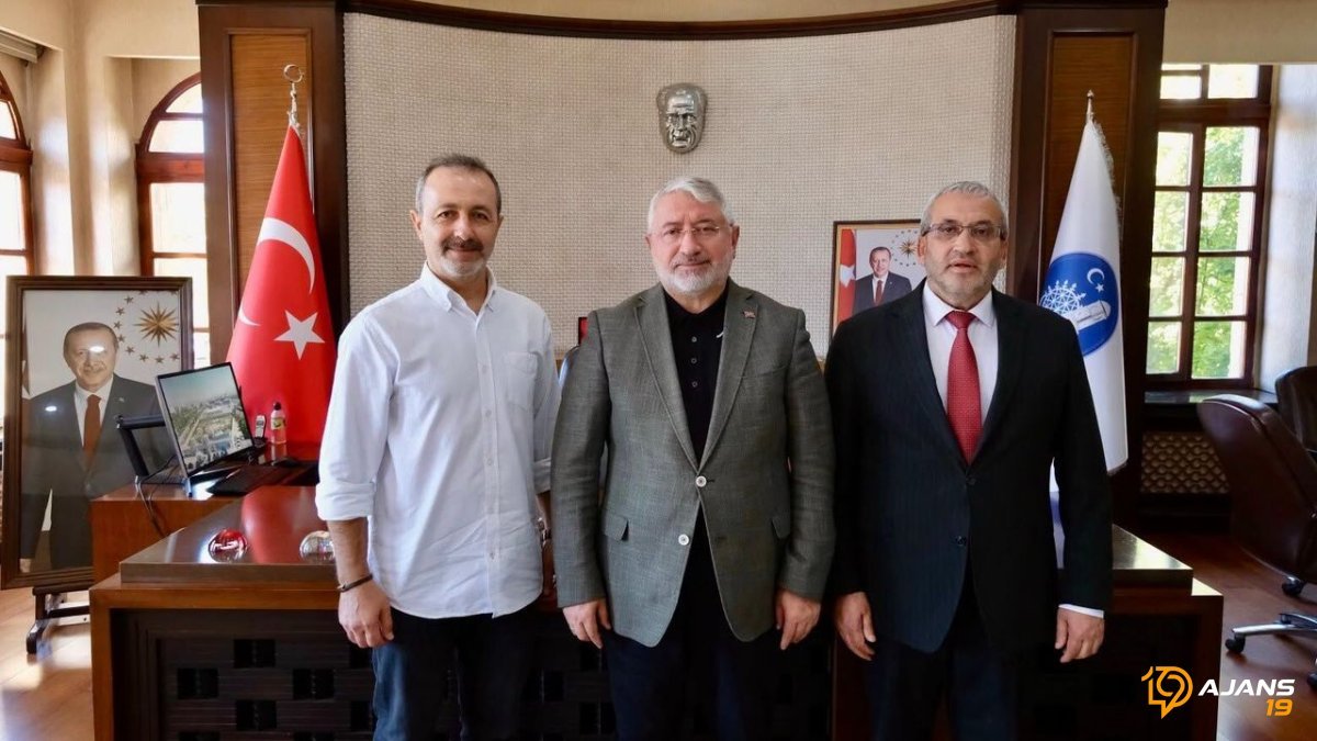 İtalya'dan 'Altın Kalem'le Gelen Ödül Sahibi Yazar, Başkan Aşgın'a Hangi Eserini Hediye Etti? Detaylar Şaşırtıcı!