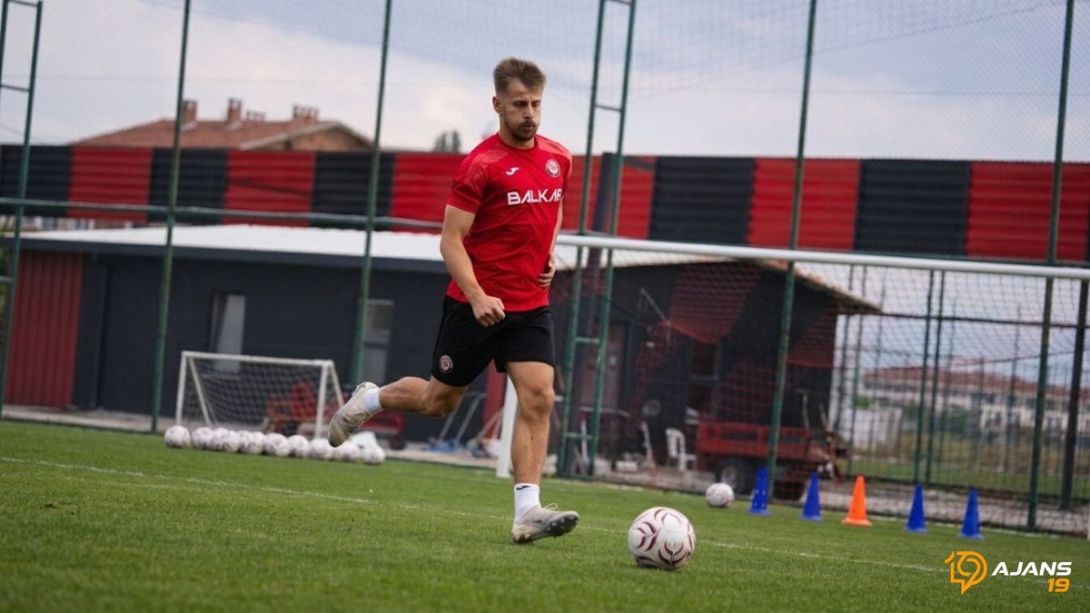 Çorum FK'nın Sahadaki Gizemli Kahramanı: Kim Bu Oyuncu? 90 Dakika Neden Görevde Kaldı?