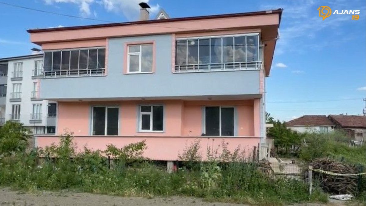 25 Yaşındaki Üniversite Öğrencisi Evinde Ölü Bulundu: Ailesi Gözaltında! Dehşet Perlileri Ortaya Çıktı