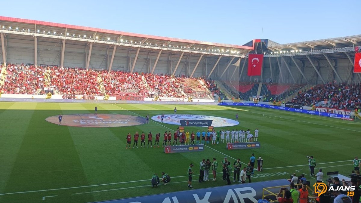 Süper Lig'de Dengeler Değişiyor: 5. Hafta Nefesleri Kesecek Rekabetle Açılıyor!