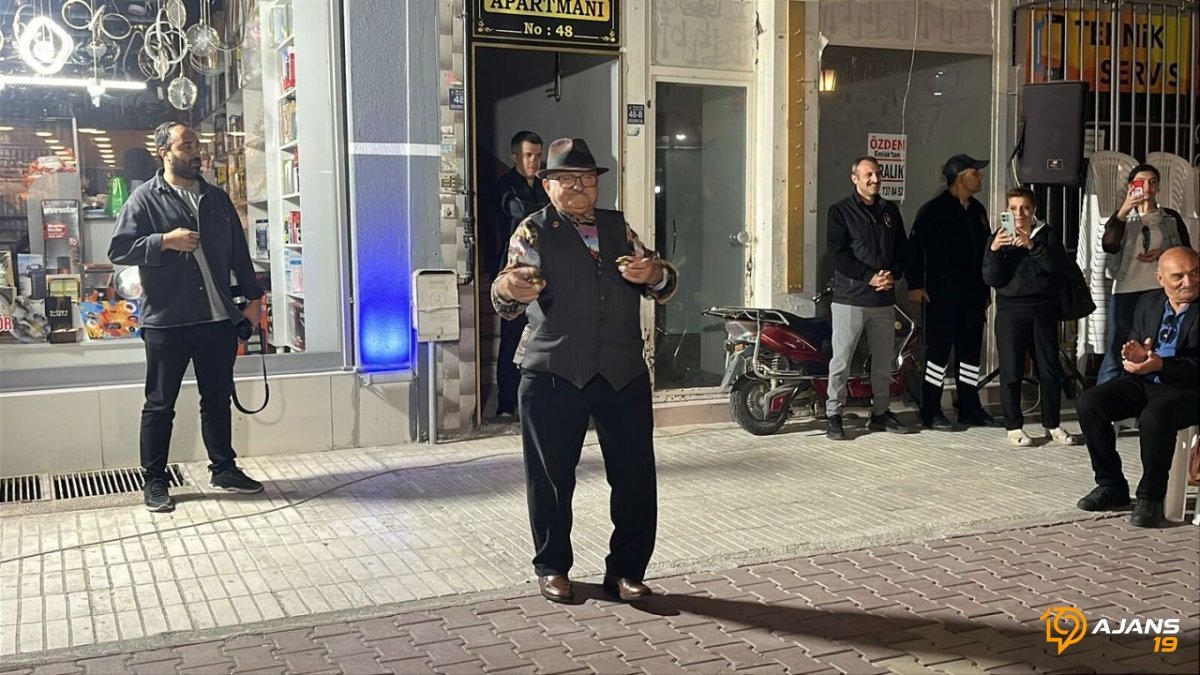 71 Yaşında Enerjisiyle Gençlere Meydan Okuyor: Çorum'un Renkli Düğün Kahramanı Sahneye Çıktı!