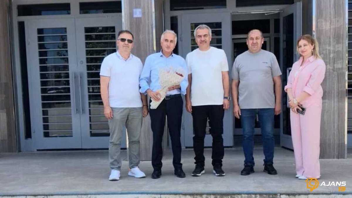Özejder Sosyal Bilimler Lisesi'nde Sürpriz Ayrılık: O İsim Veda Ediyor!