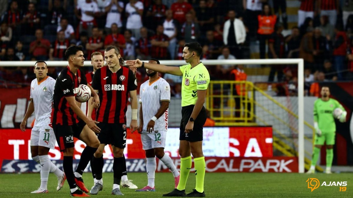 VAR'dan Dönmeyen Karar! Hakemin Çaldığı Düdük Maça Mal Oldu: Çorum FK'da Şok Tepki!