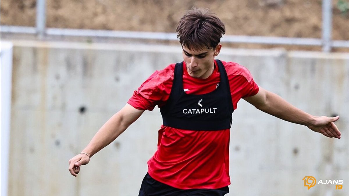 Geleceğin Yıldızı Arca Çorum FK'da Kaptı! Hasan Ege Akdoğan'ın Sözleşmesi Uzatıldı: Bomba Transfer Detayları Ortaya Çıktı!