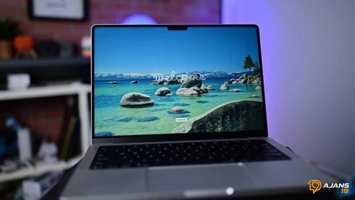 Apple'dan Sürpriz Ortaklık: OLED MacBook'lar Sadece Bu Dev Firmadan Gelecek!