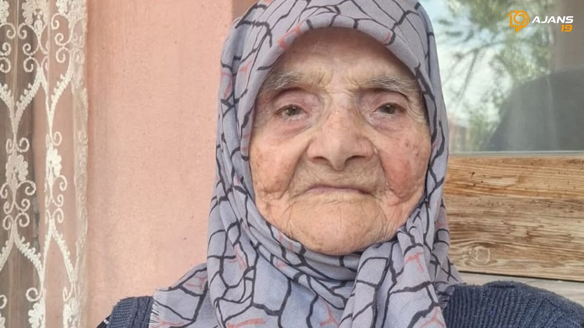Tarihe Tanıklık Eden Asırlık Çınar Gözyaşlarıyla Toprağa Verildi: 250 Yıllık Anıtsal Ağacın Hüzünlü Sonu