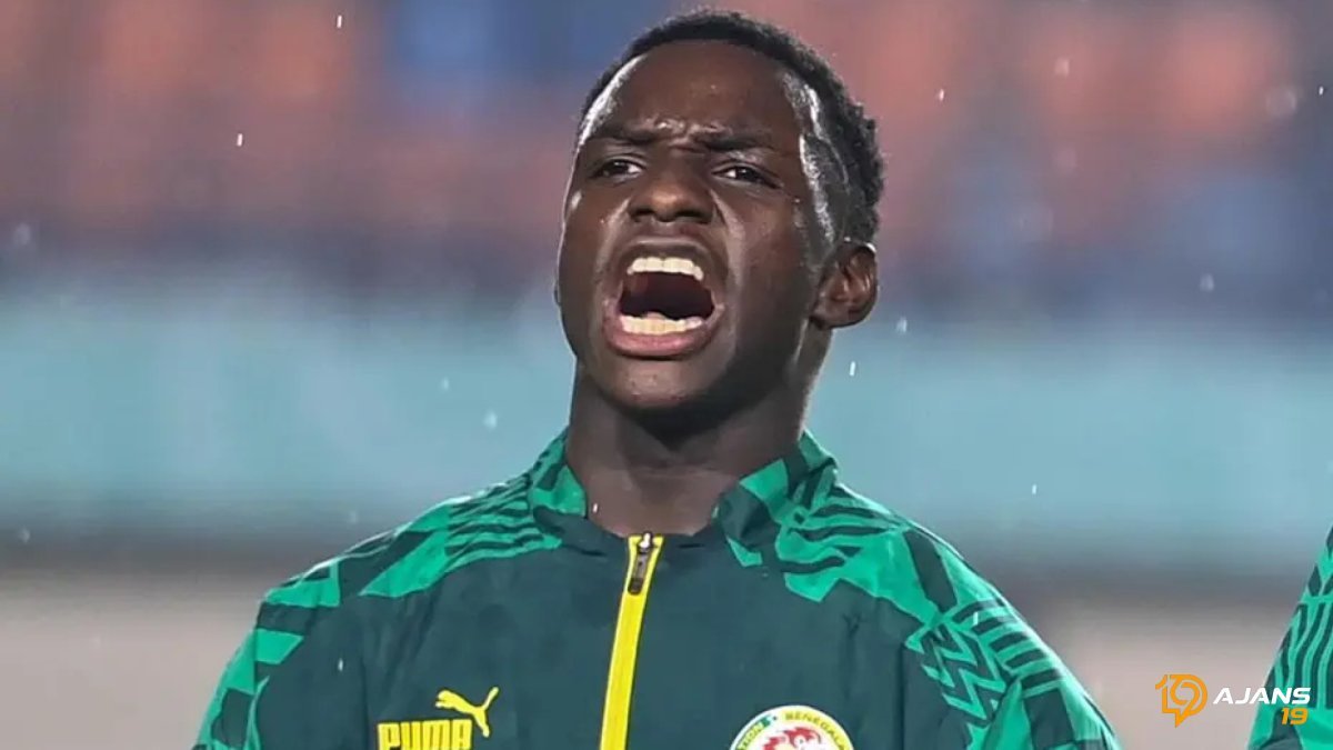 Geleceğin Yıldızı Fenerbahçe'de! Senegalli Süper Yetenek Amara Diouf'tan Sarı-Lacivertli İmza Mı Çıkıyor?