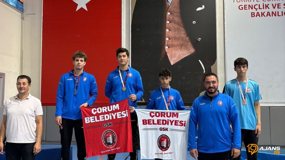 Masa Tenisi Sahnesine Yeni Krallar: Mustafa Efe ve Elizan Başar Şampiyonluk Kupalarını Kaldırdı!