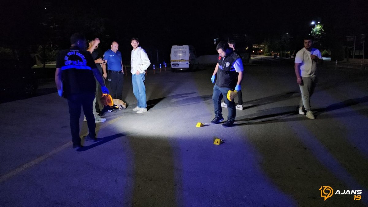 Çorum'da Kanlı Hesaplaşma! İki Grup Sokakta Karşı Karşıya Geldi: Silahlar Konuştu, Biri Ağır Yaralı!
