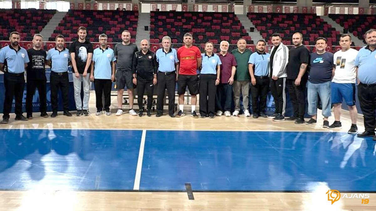 Babalar Günü Sahnesinde Kılıçlar Çekildi: Masa Tenisi Arenasında Tarihi Rekabet!