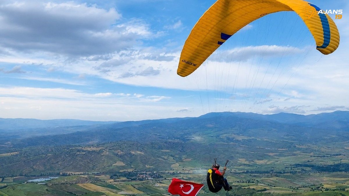 Gökyüzü Ay Yıldızla Bürünen Milli Takım Sevdalıları: Çorum'dan Nefes Kesen Sürpriz!