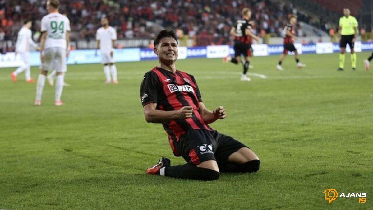 Çorum FK'nın Yıldızı Sahneye Çıktı! Japonya'ya Karşı Gösterdiği Performans Transfer İddialarını Ateşledi mi?