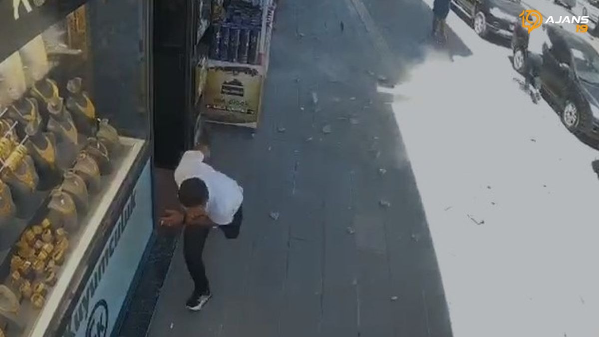 Van'da Ölüm Saçan Tehlike: Cumhuriyet Caddesi'nde İnsanlar Saniyelerle Kurtuldu!