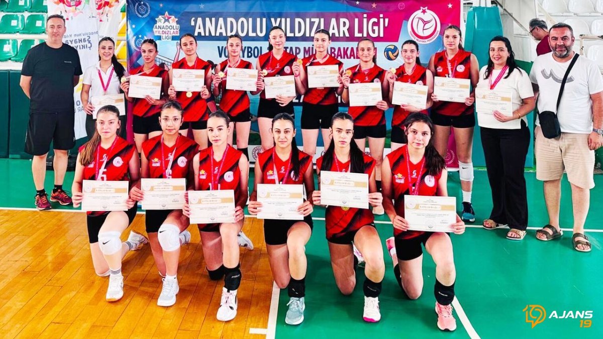 Giresun'da Tarihi Anlar! Çorum'un Voleybol Devleri Analig Finaline Damgasını Vurdu!