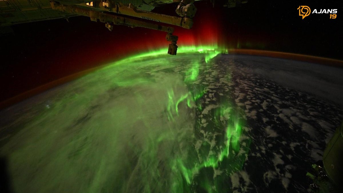NASA astronotunun kadrajından kutup ışıkları