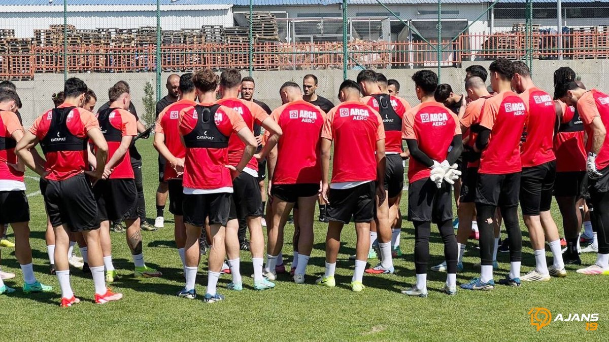 Yeniden İnşa Süreci Başladı: Futbol Takımımız Sahaya İndi!