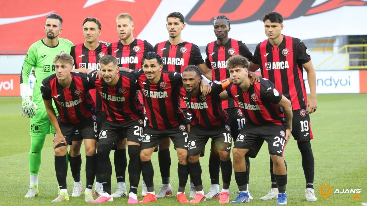 Süper Lig'de Tarihi An: Beşiktaş Park'ta Çorum FK'nın Korkusuz Mücadelesi! Puan İçin Nefes Kesecekler