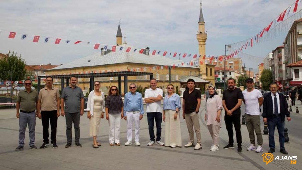 42 Yıllık Dev Gazeteden 57 Yıllık Duayen Gazeteciye Destansı Yolculuk: Çorum'da Tarih Yazılıyor!